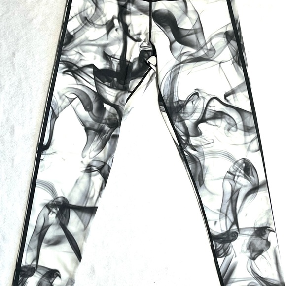 Gorgeous white and black specialty Boutique leggings for running, running pants - Picture 3 of 6